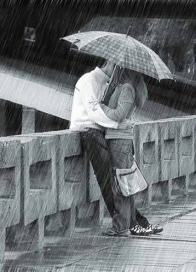 Cute Romantic Couples Black And White Photography In Rain